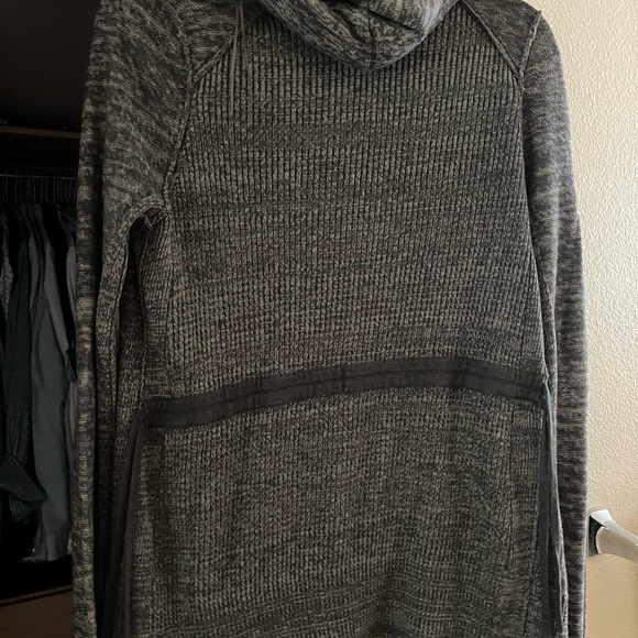 Lululemon sweater size 6 worn once - Picture 2 of 5